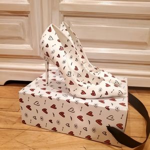 Aldo Stessy White Patent Heart Eye Printed Heels